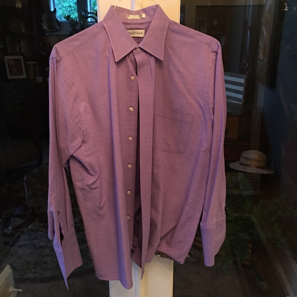 Men’s dress shirt with cuffs
